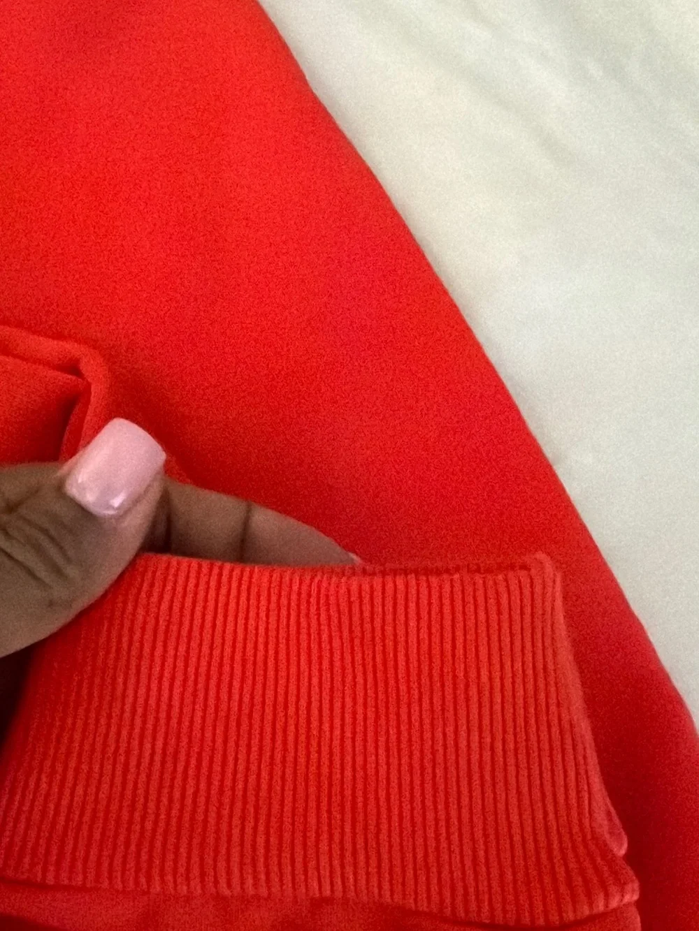 Alo Yoga Cropped Accolade Crewneck - Bright Red SZ M
